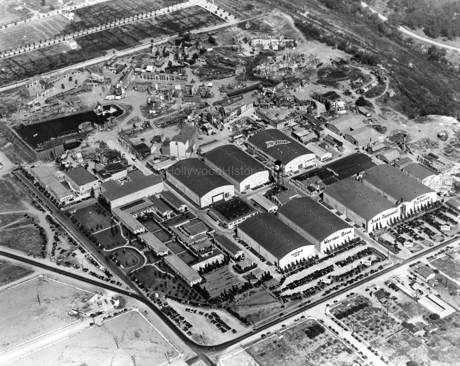 Burbank 1932 2 Aerial of Warner Bros. First National Studios wm.jpg